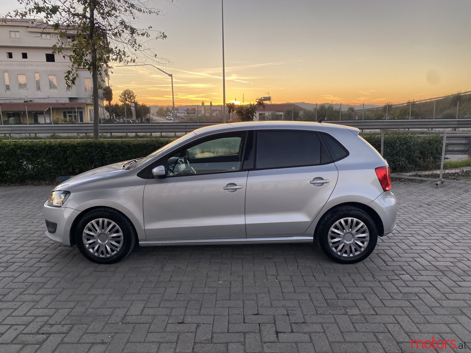 2011' Volkswagen Polo photo #4