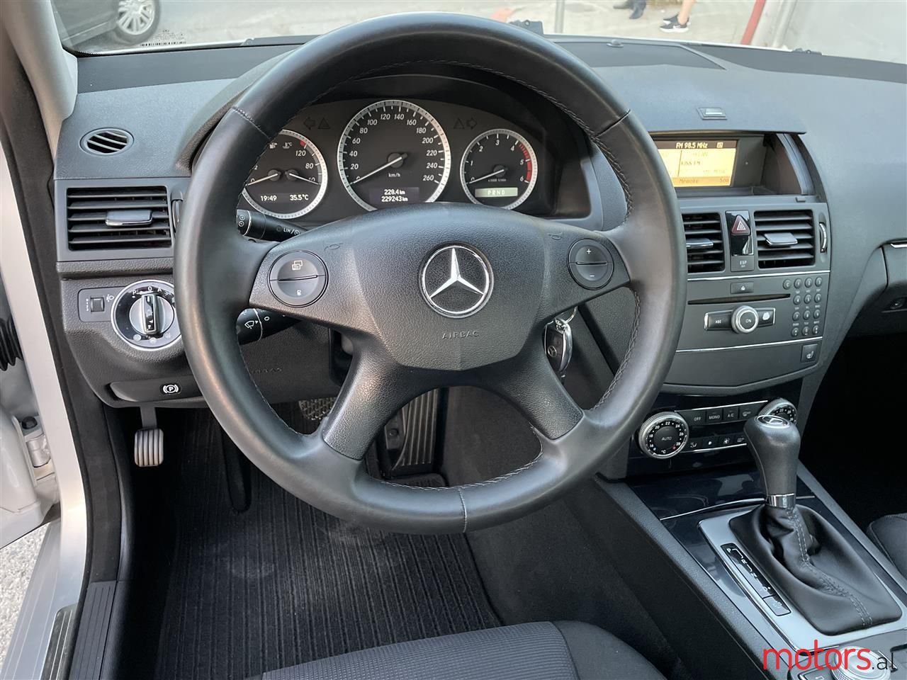 2008' Mercedes-Benz C 200 photo #4