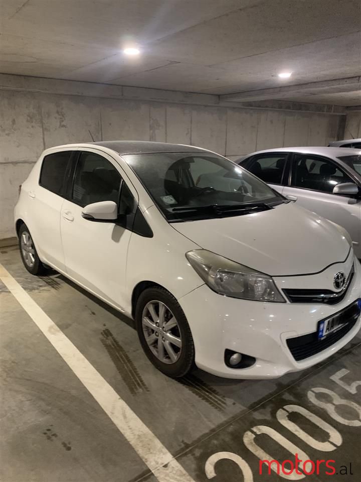 2012' Toyota Yaris photo #3