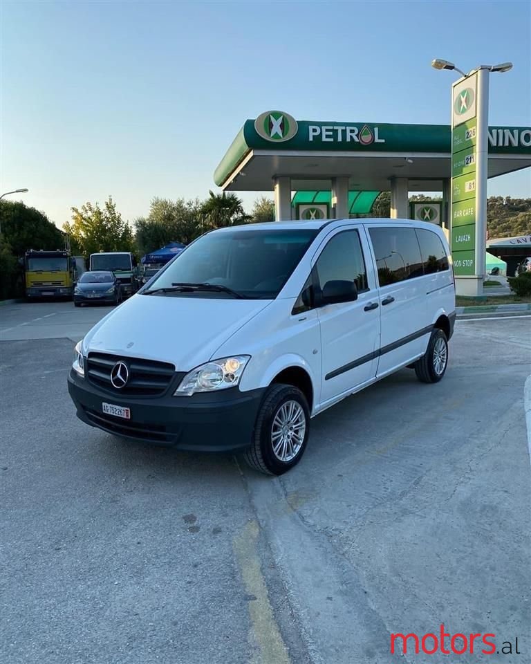 2013' Mercedes-Benz V 200 photo #1