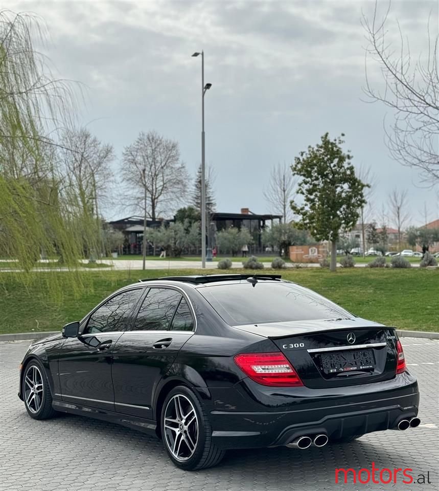 2012' Mercedes-Benz C 300 photo #2