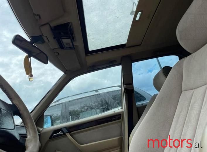 1995' Mercedes-Benz 200 photo #2