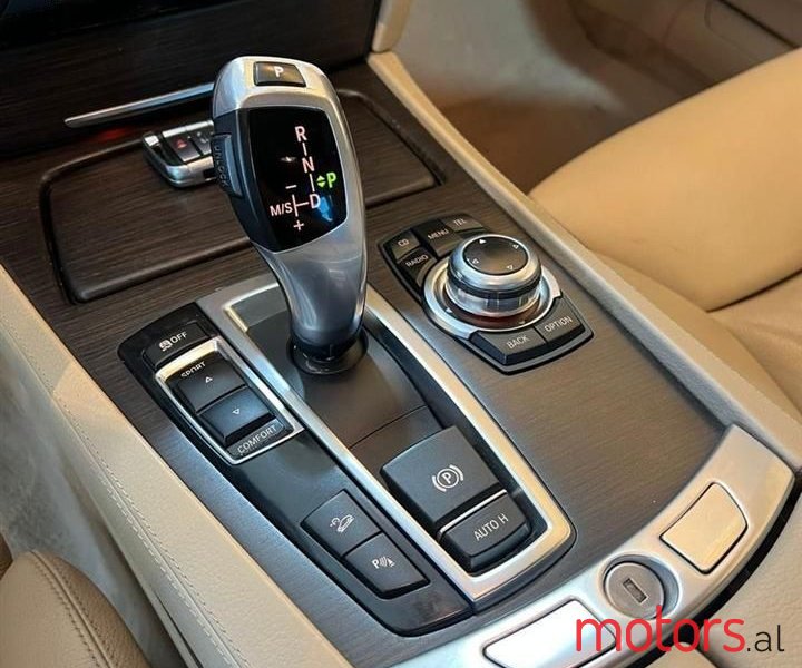 2013' BMW 740 photo #5