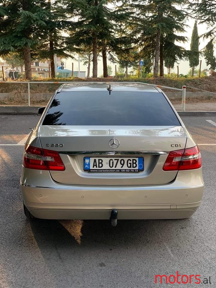 2010' Mercedes-Benz E 220 photo #4