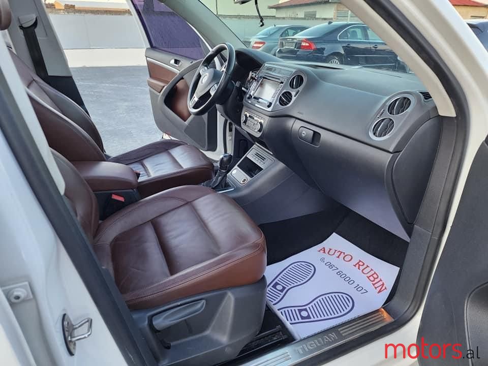 2012' Volkswagen Tiguan photo #6