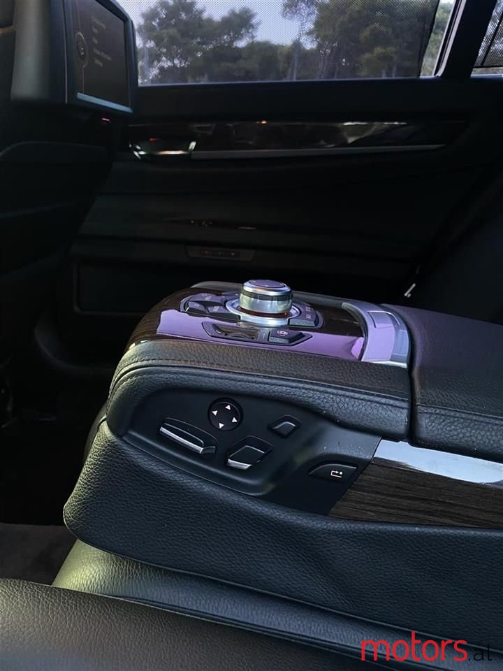 2010' BMW 740 photo #6