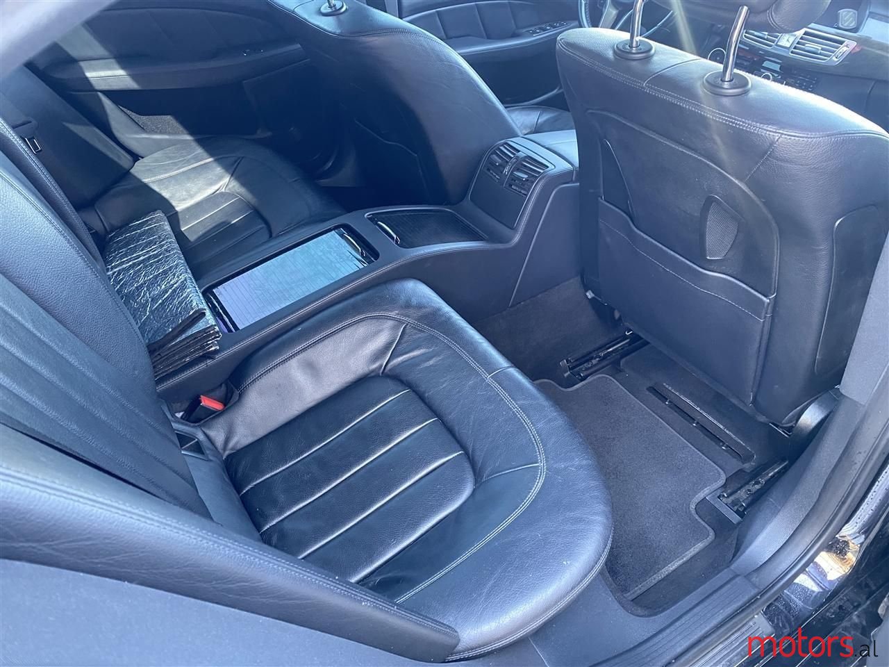 2011' Mercedes-Benz CLS 350 photo #2