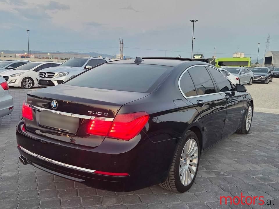 2013' BMW 730 photo #4