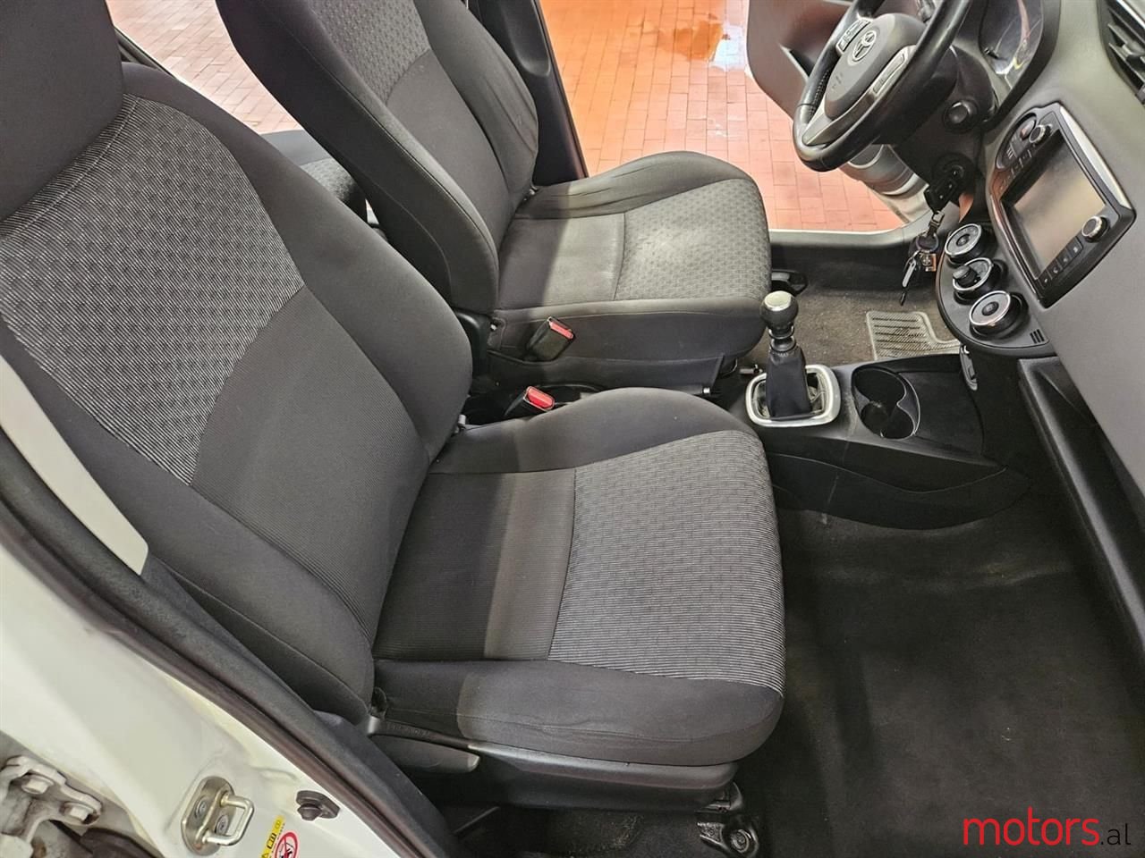 2015' Toyota Yaris photo #6