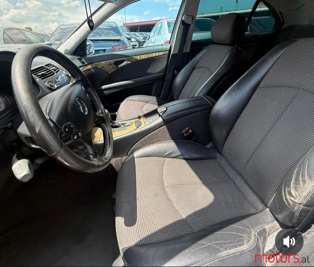 2005' Mercedes-Benz E 280 photo #2