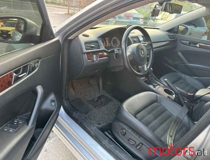 2013' Volkswagen Passat photo #2