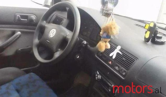 1998' Volkswagen Golf photo #1