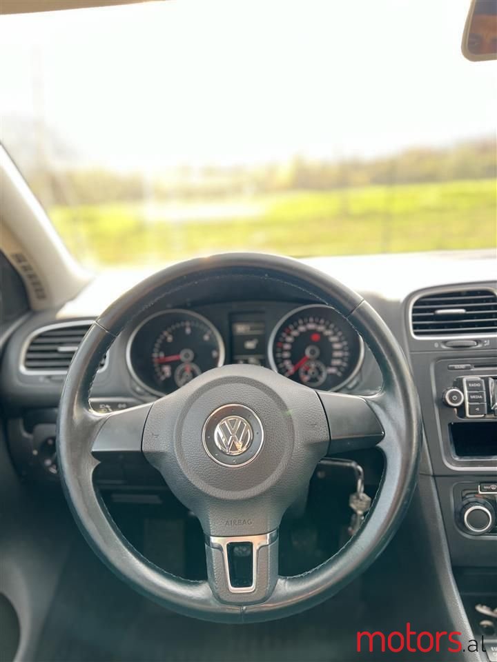 2010' Volkswagen Golf photo #4