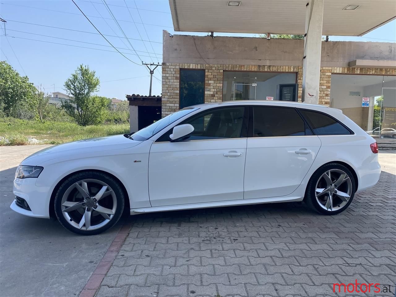 2010' Audi A4 photo #4