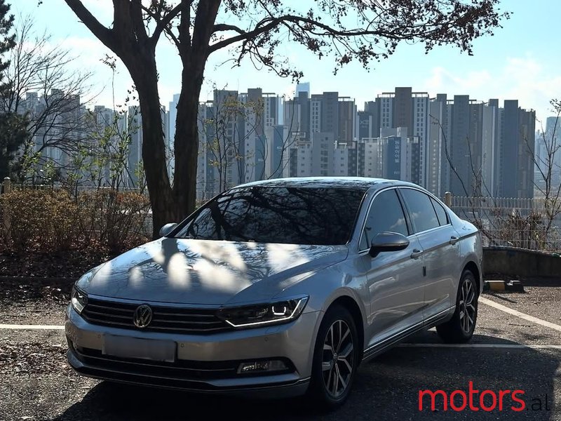 2018' Volkswagen Passat photo #1