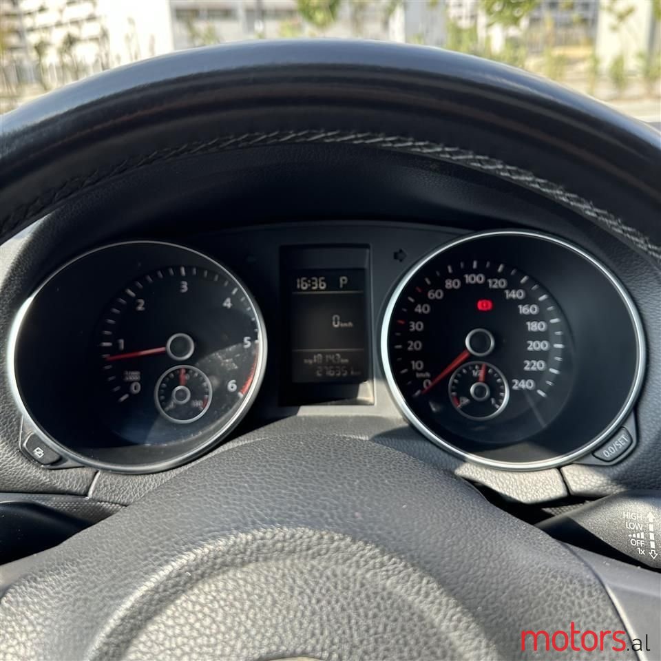 2010' Volkswagen Golf photo #5