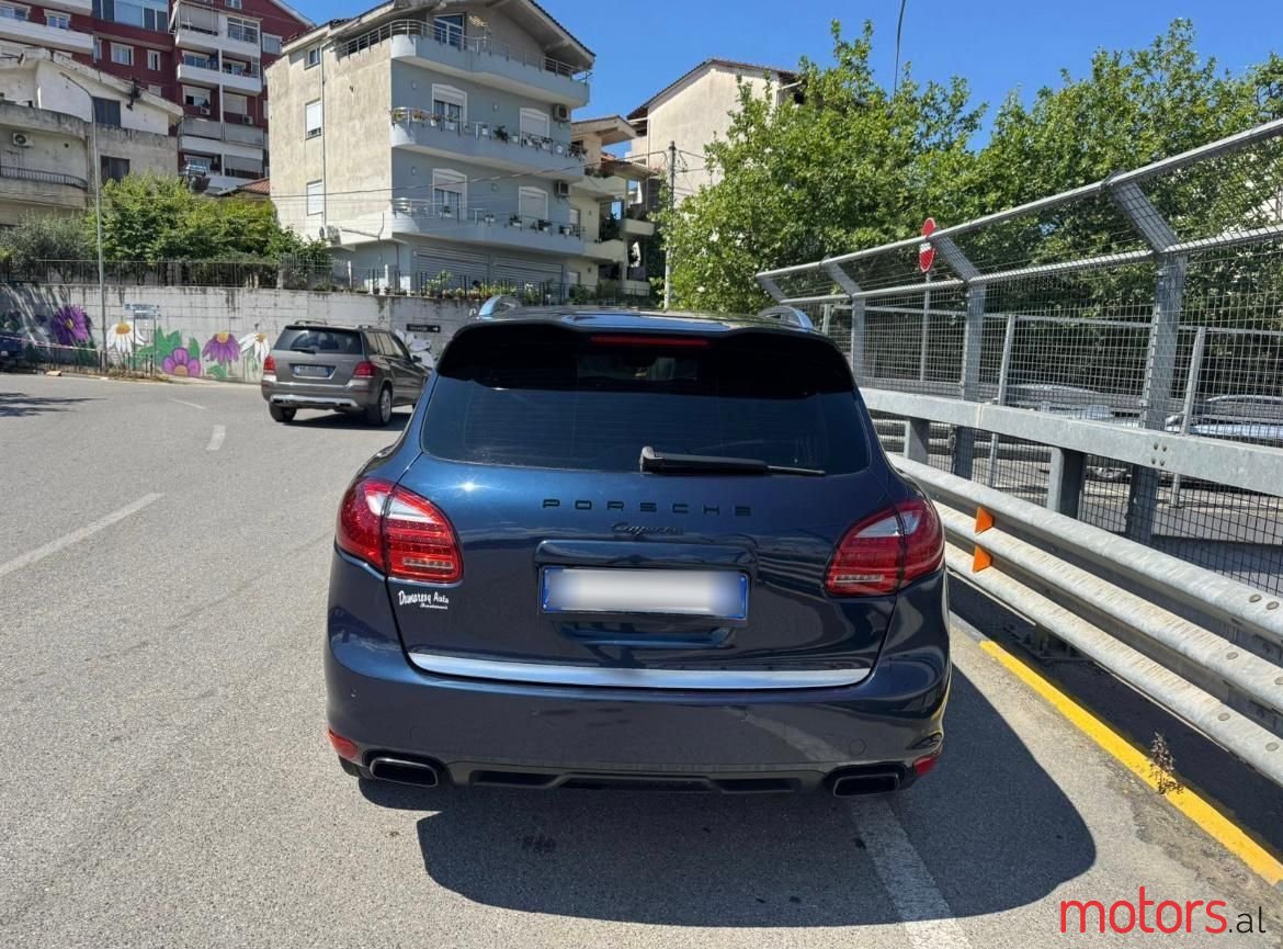 2011' Porsche Cayenne photo #3