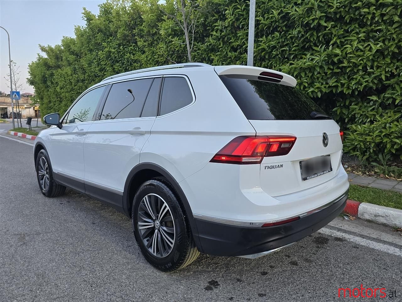 2018' Volkswagen Tiguan photo #3