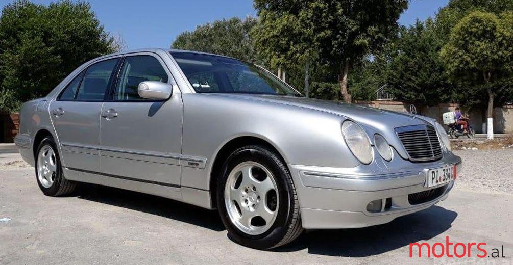 2001' Mercedes-Benz 220 photo #1