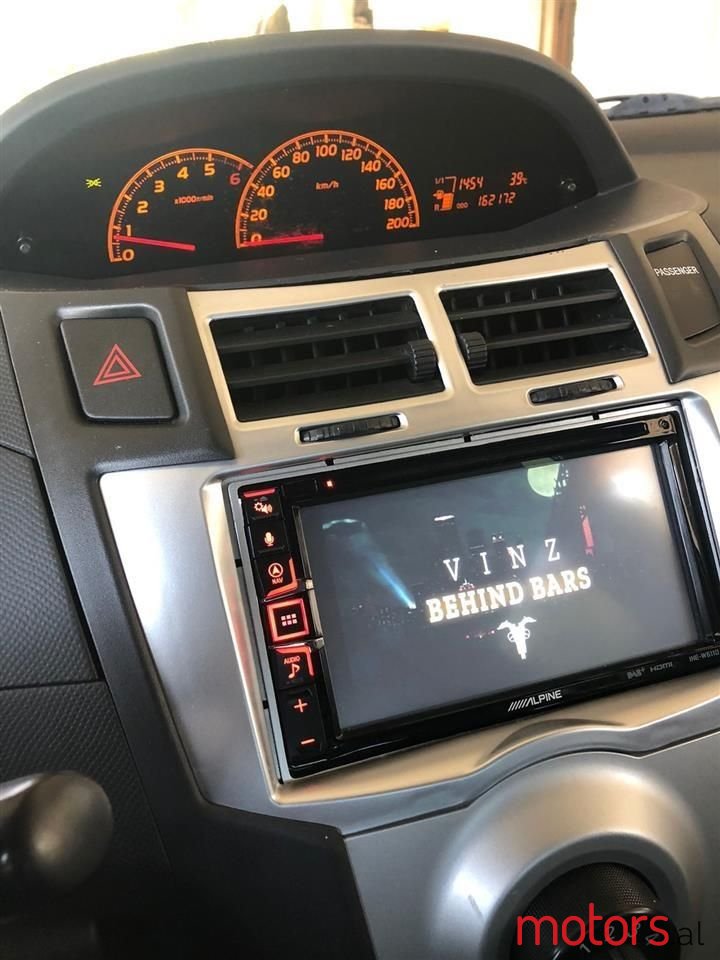 2010' Toyota Yaris photo #3