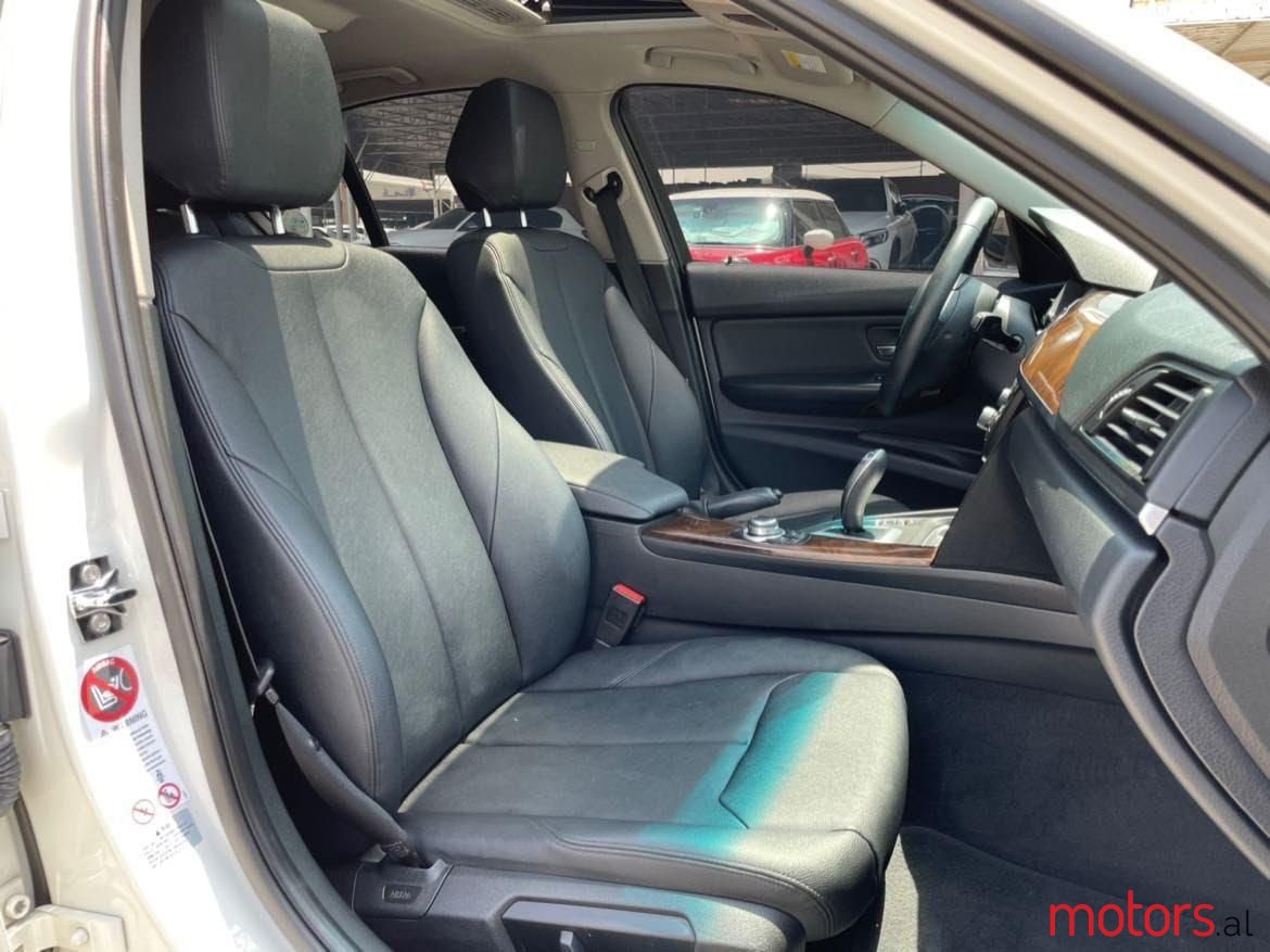 2012' BMW 320 photo #6