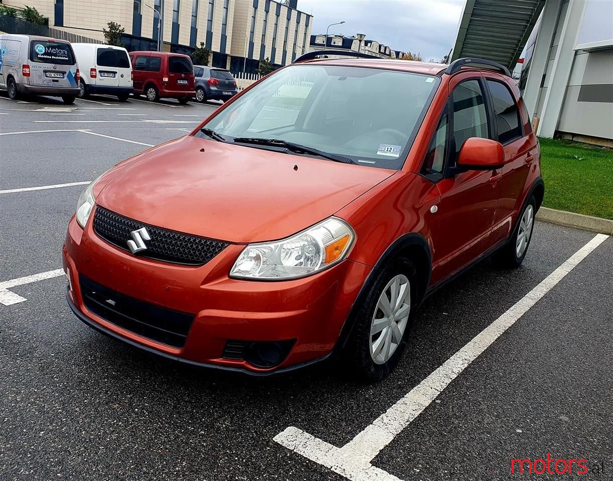 2010' Suzuki SX4 photo #1