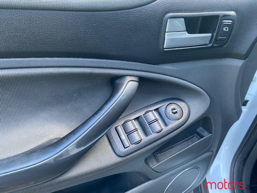 2009' Ford Kuga photo #4