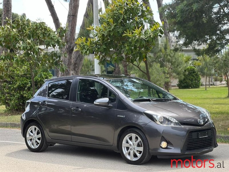 2013' Toyota Yaris photo #4