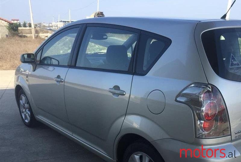 2006' Toyota Corolla Verso photo #1