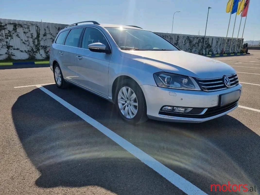 2011' Volkswagen Passat photo #1