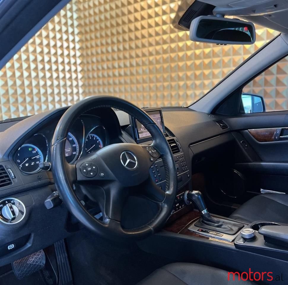 2011' Mercedes-Benz C 300 photo #5
