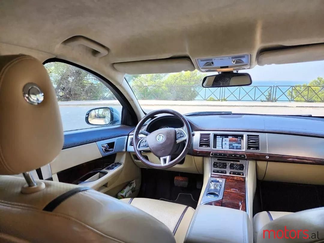 2012' Jaguar XF photo #2