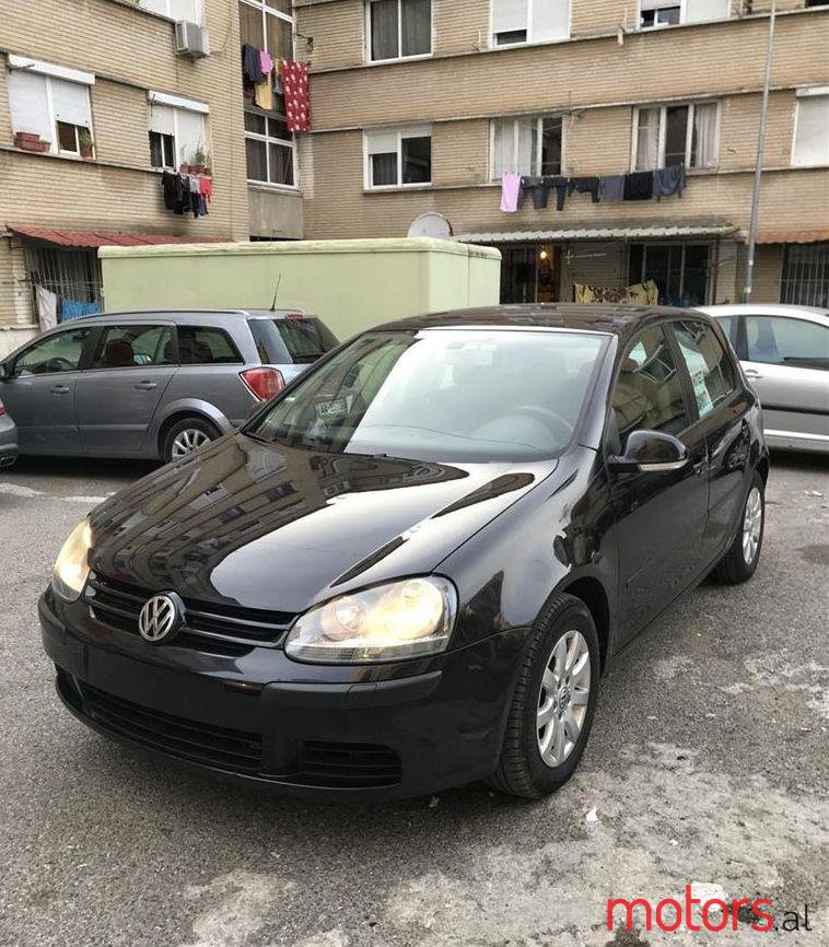 2004' Volkswagen Golf photo #2