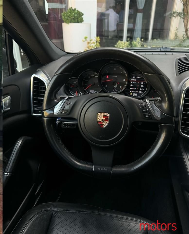 2012' Porsche Cayenne photo #6