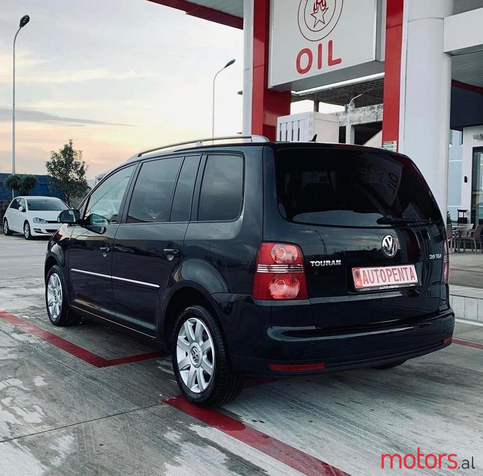 2008' Volkswagen Touran photo #1