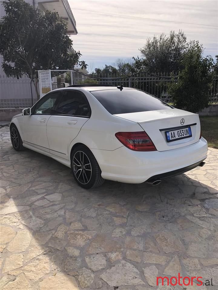 2009' Mercedes-Benz C 300 photo #3