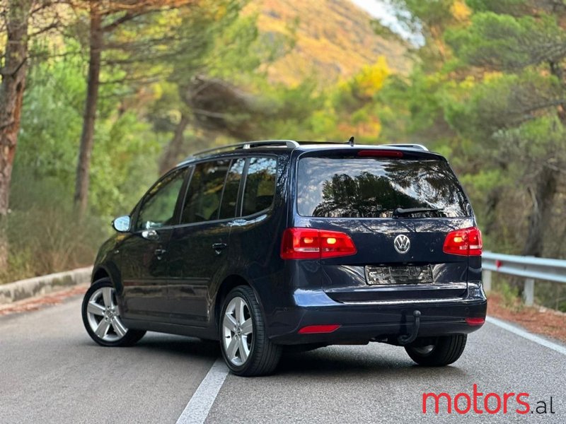 2013' Volkswagen Touran photo #2