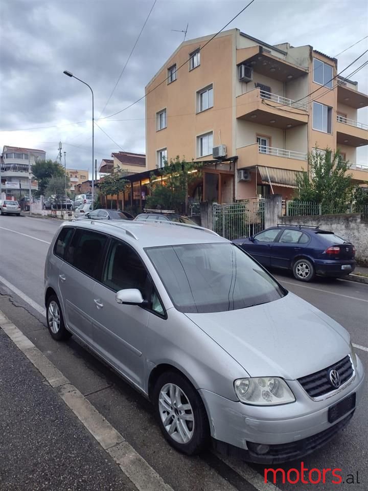 2005' Volkswagen Touran photo #6