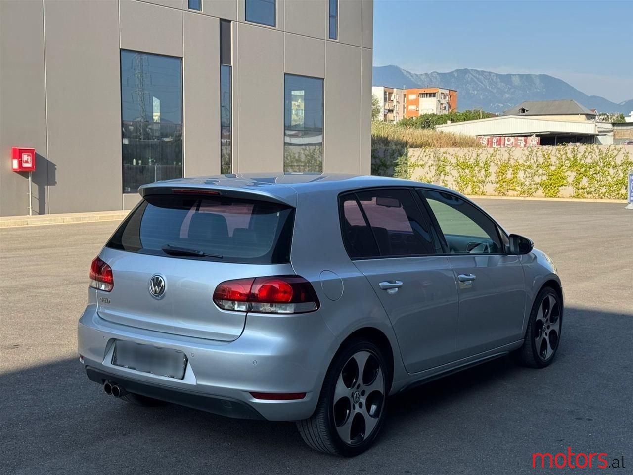 2011' Volkswagen Golf photo #4