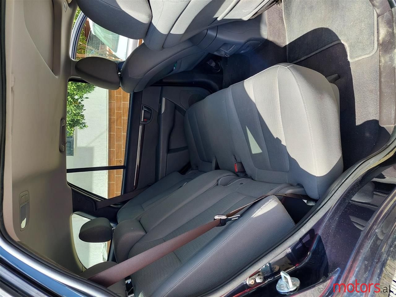 2012' Hyundai Santa Fe photo #4