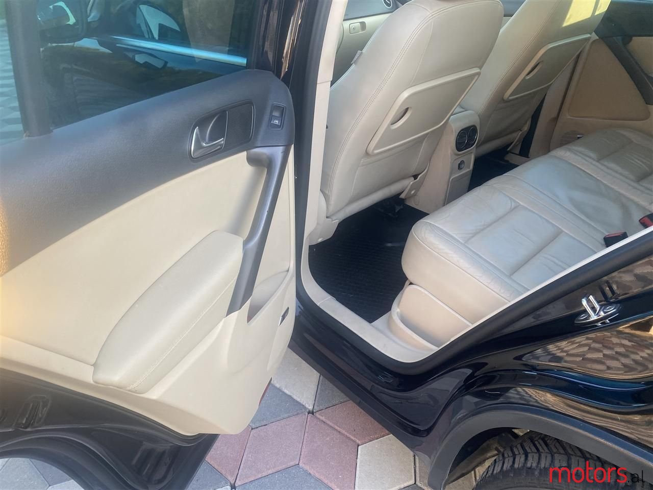 2008' Volkswagen Tiguan photo #3