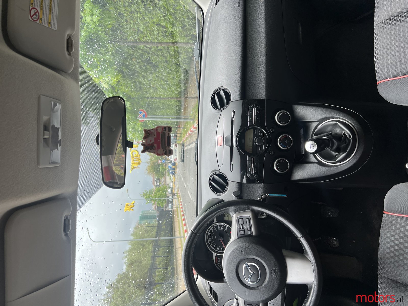 2011' Mazda 2 photo #6