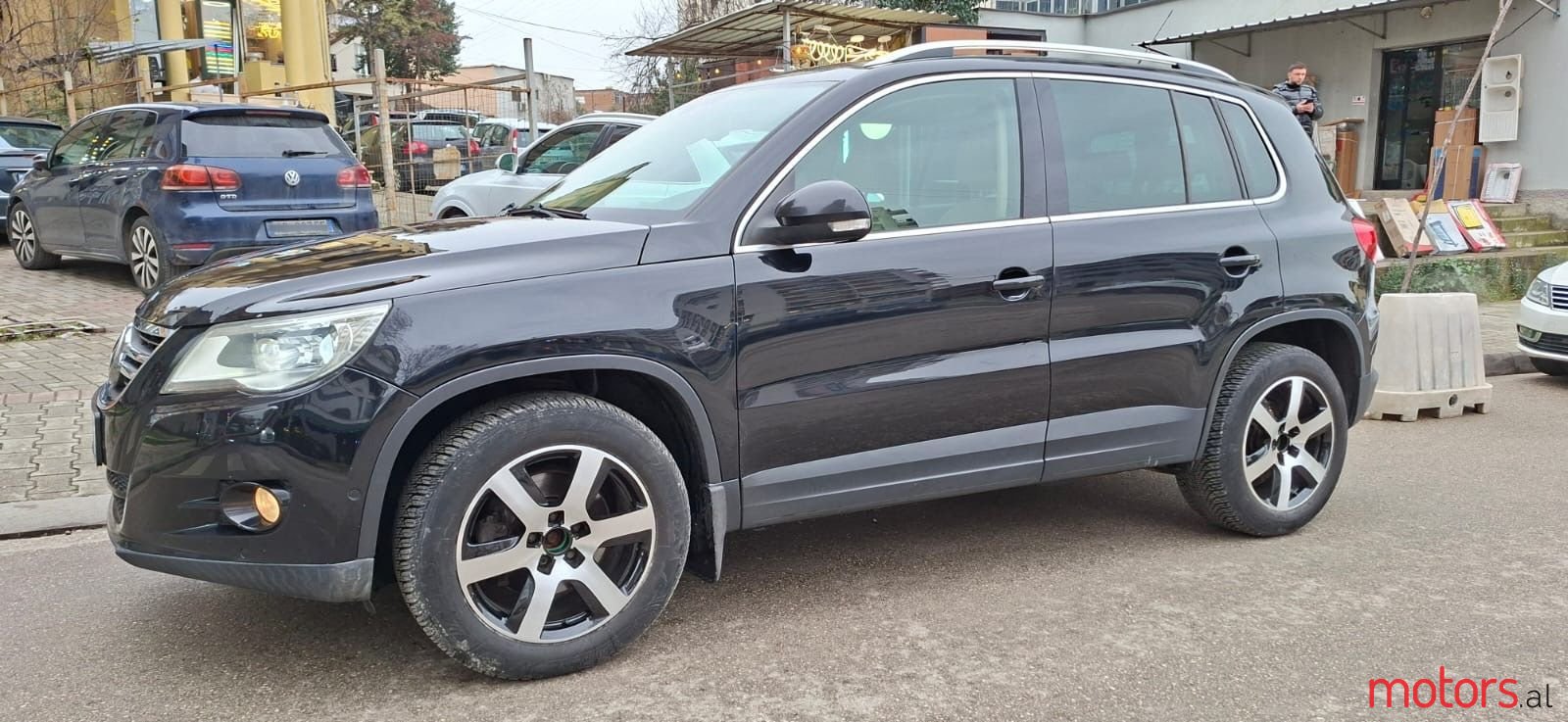 2009' Volkswagen Tiguan photo #1