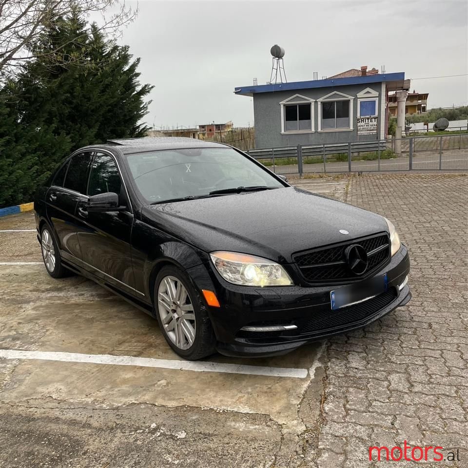 2011' Mercedes-Benz C 300 photo #1