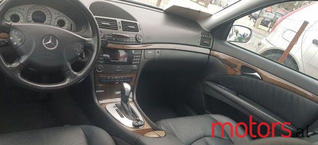 2002' Mercedes-Benz E-Class photo #1