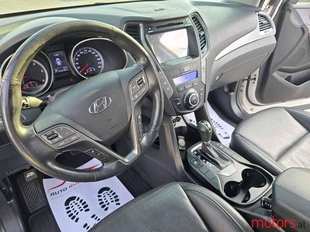 2013' Hyundai Santa Fe photo #4