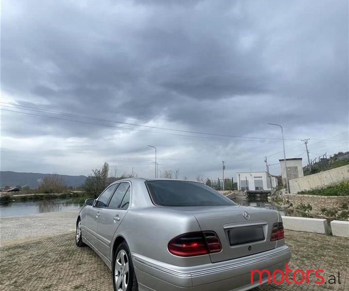 2001' Mercedes-Benz 270 photo #2