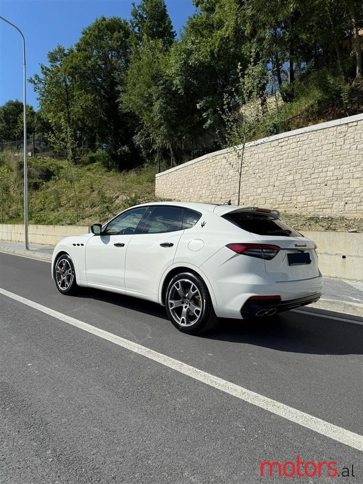 2022' Maserati Levante photo #3