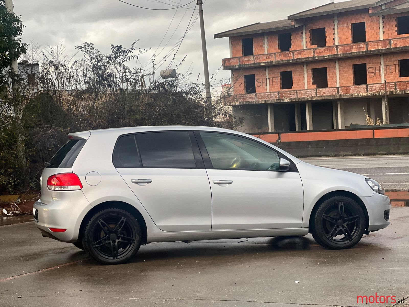 2009' Volkswagen Golf photo #3