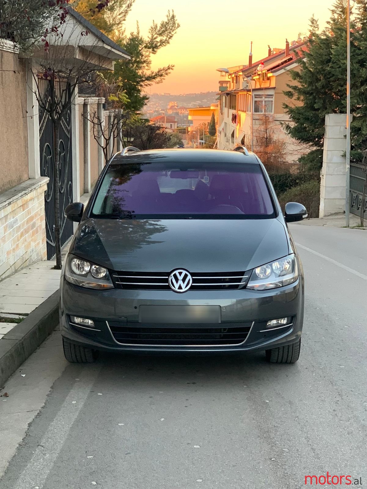 2011' Volkswagen Sharan photo #2